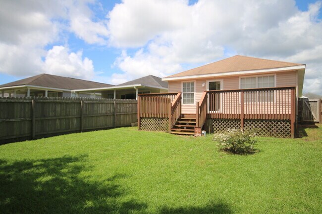 Building Photo - West Pensacola Patio Home Featuring Open Living Design, Stainless Appliances, Private Fenced Yard...