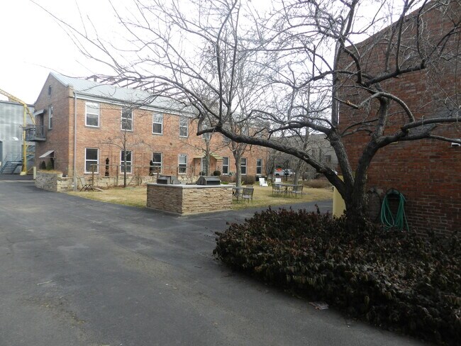 Courtyard - 3309 Blake St