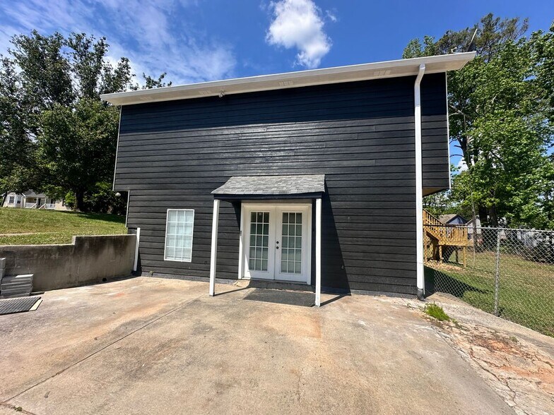 Building Photo - 312 Stillwood Ct