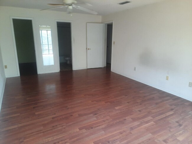 Building Photo - 2050 Oleander Blvd