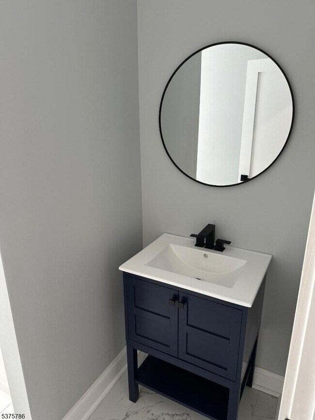 Building Photo - 372 Main St