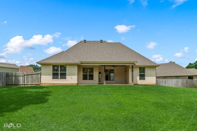 Building Photo - 302 Oscar Cir