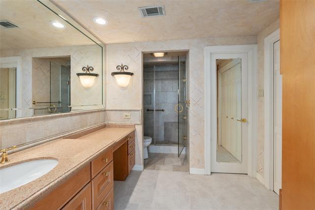 Building Photo - 6335 W Northwest Hwy