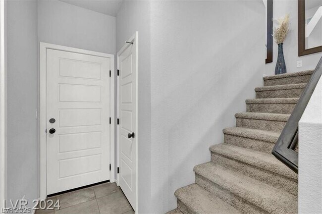 Building Photo - 7481 Moonglade St