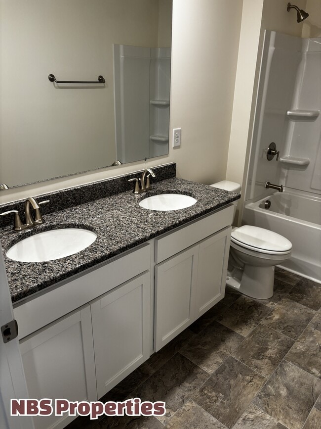 Building Photo - 935 Utopia Ln