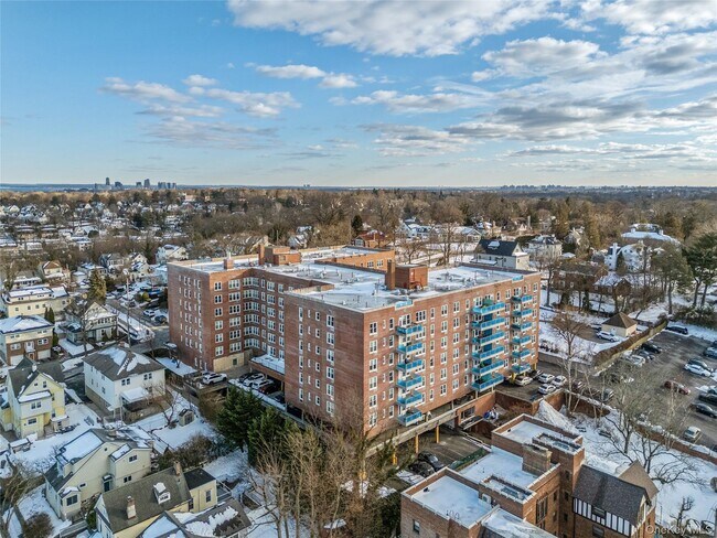 Building Photo - 21 Fairview Ave