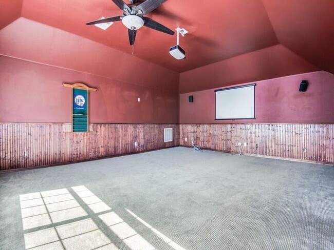 Building Photo - Gorgeous 1.5 story home with media equipment