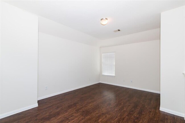 Building Photo - 2803 Junction Dr