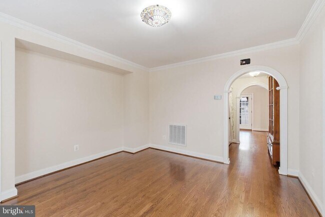 Building Photo - 2354 N Oakland St
