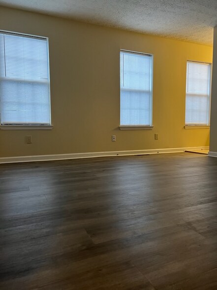 Building Photo - 6622 Meadow Rue Dr