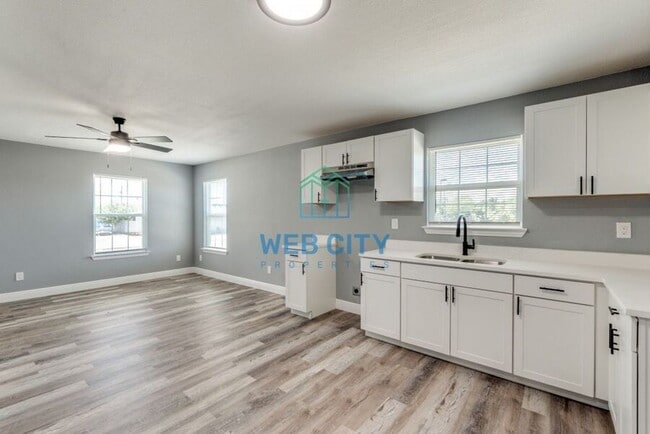 Building Photo - 1819 Lea Crest Dr