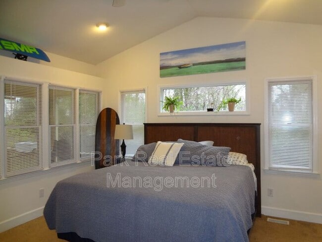 Building Photo - 806 Woodland Ave