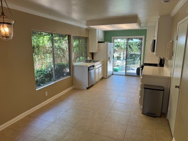 Building Photo - 6828 Ponce Ave