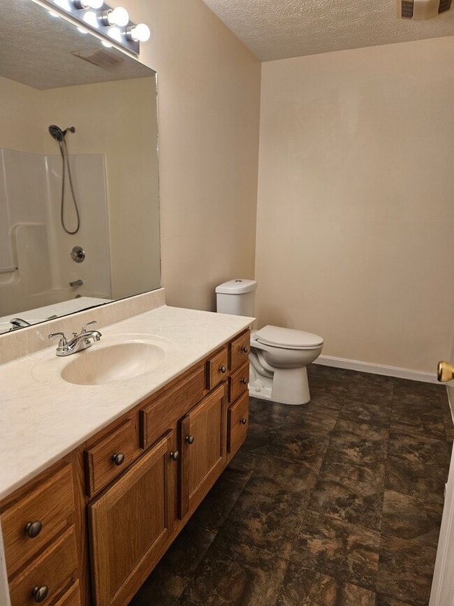 Building Photo - 104 Bitter Sweet Rd