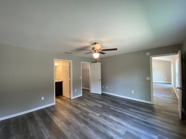 Building Photo - Beautiful  Home - 3/2/2 **WON"T LAST**