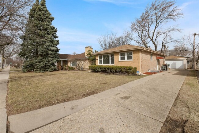 Building Photo - 4538 Dempster St