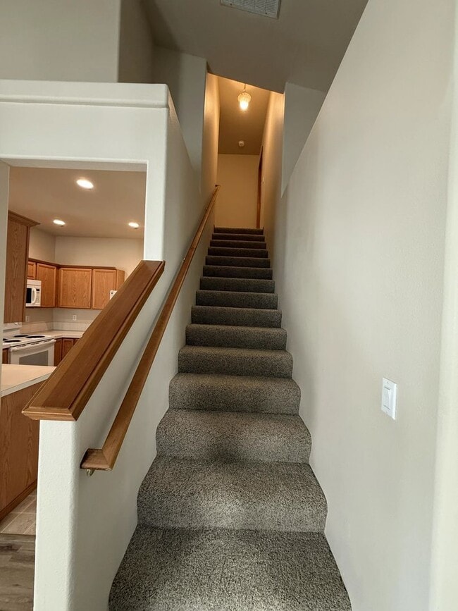 Building Photo - 2117 NE 81st Ave