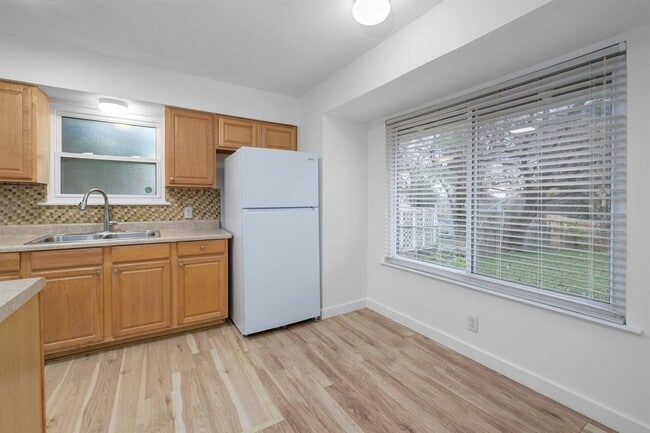 Building Photo - 8525 Maine Dr