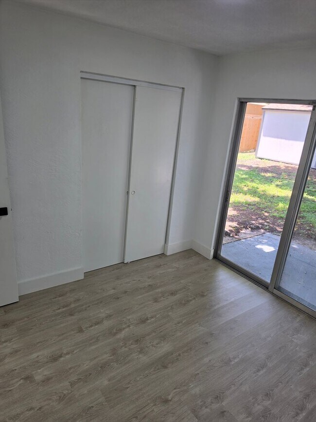 Building Photo - FOR RENT!!! SIMPLY STUNNING AND SPACIUS 3 BED 2 BATH SINGLE FAMILY HOME..