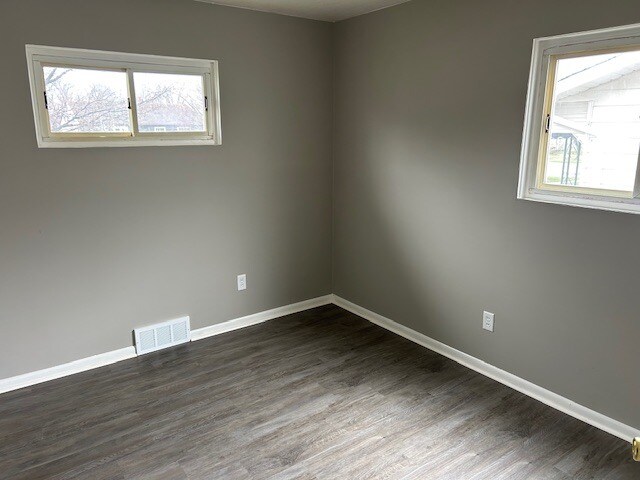 Building Photo - 6461 Almont Dr