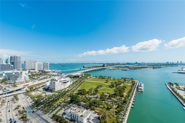 Primary Photo - 888 Biscayne Blvd
