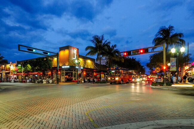 Building Photo - 250 S Ocean Blvd