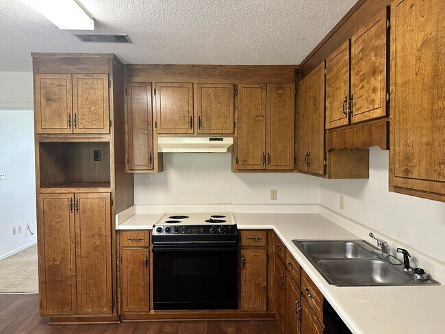 Building Photo - 6119 B Vinnie Dr