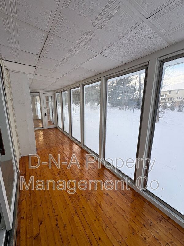 Building Photo - 114 Knight St