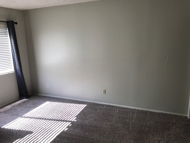 Building Photo - 440 W Santa Barbara St