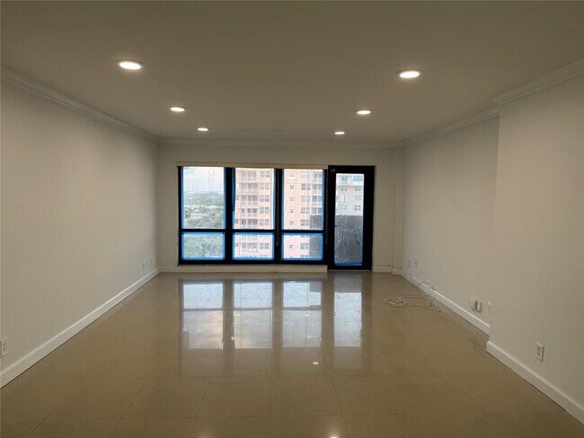 Building Photo - 5100 N Ocean Blvd