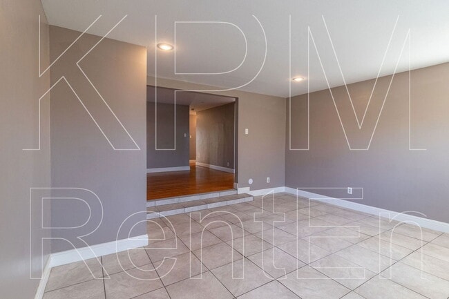 Building Photo - 615 Garner Ln
