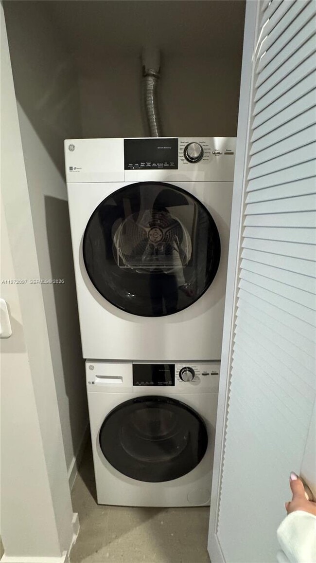 Building Photo - 11 NE 6th St