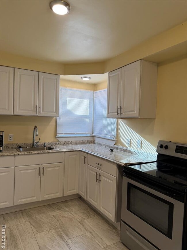 Building Photo - 776 John Daly St