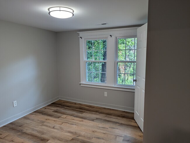 Building Photo - 1620 Catawba St
