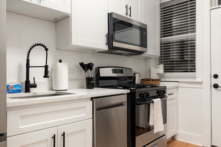 Building Photo - 618 W Patterson Ave