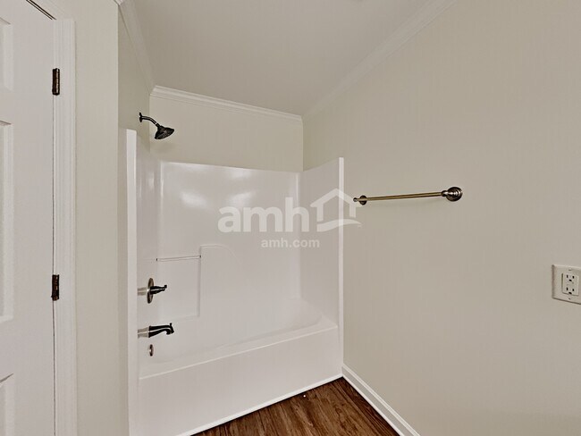 Building Photo - 104 Buckhaven Ct