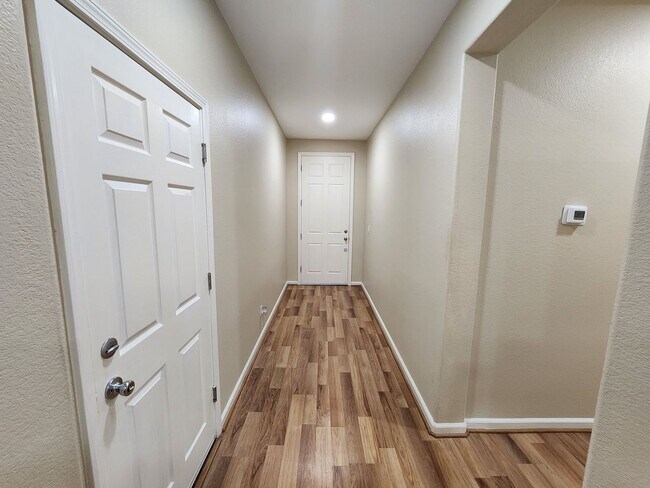 Building Photo - Inviting and Warm 3 Bedroom 2 Bath Home in Newman CA