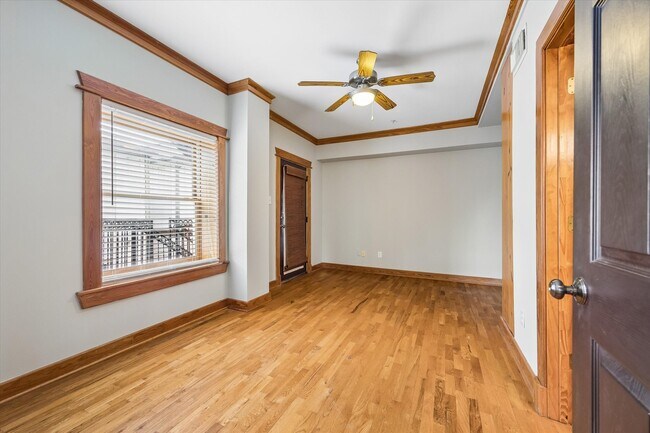 Building Photo - 215 W Norma St