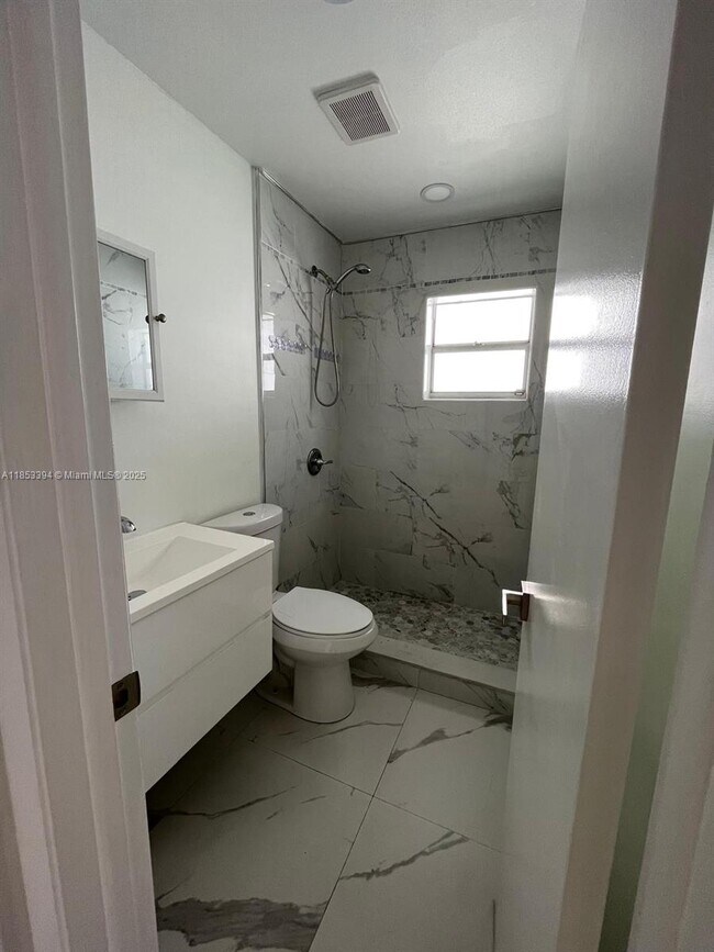 Building Photo - 2682 W 74th Terrace