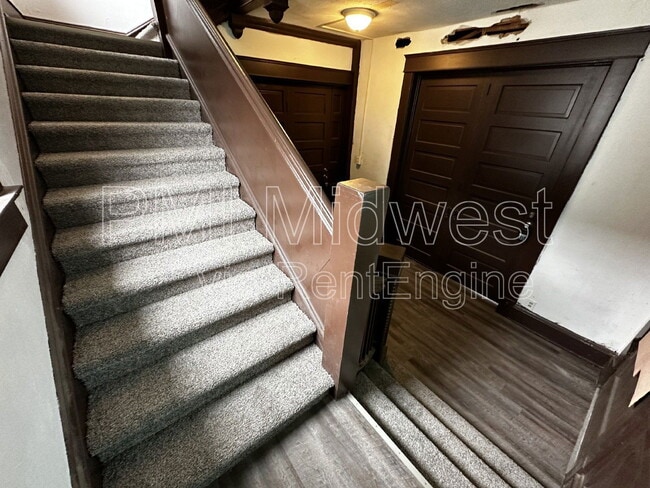 Building Photo - 2516 S Washington St