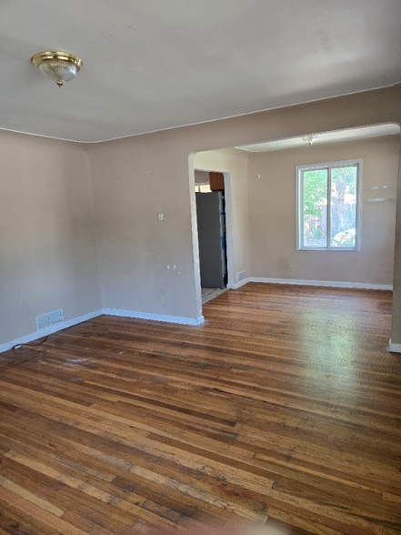 Building Photo - 6400 E 70th Pl