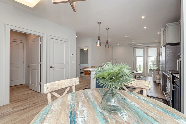 Building Photo - Fully furnished luxurious waterfront condo at The Inlet!