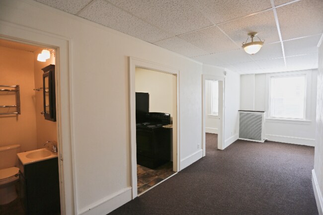 Building Photo - 222 E Aurora St