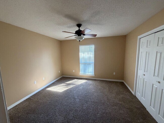 Building Photo - 4697 Lovegrass Ln