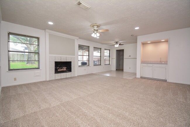 Building Photo - 21318 Park Valley Dr