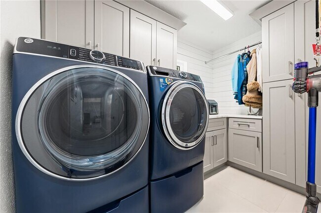 Building Photo - 2500 Monterey St