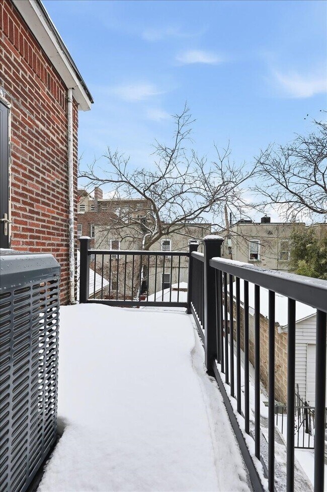 Building Photo - 6033 Monitor Pl