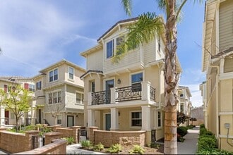 Building Photo - Modern Home in the Heart of Costa Mesa, 2 Bedroom, 2 Bath with all appliances and Garage