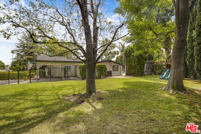 Building Photo - 4730 Cerrillos Dr