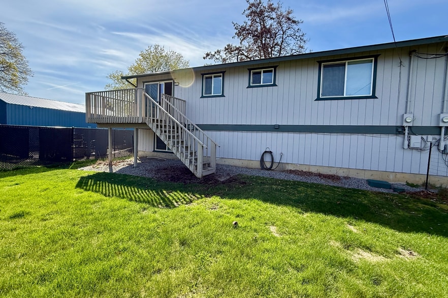 Building Photo - 13411 E 8th Ave